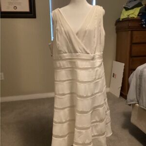 Chic Sleeveless Cream Dress